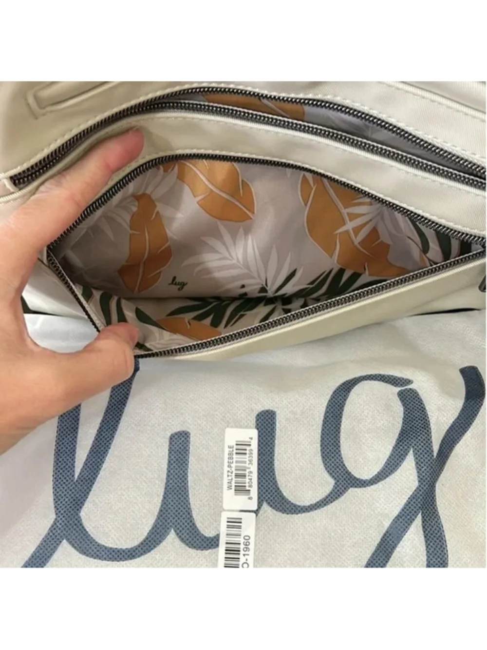 Lug zipper fully
